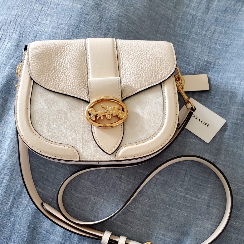 Super cute coach crossbody saddle bag